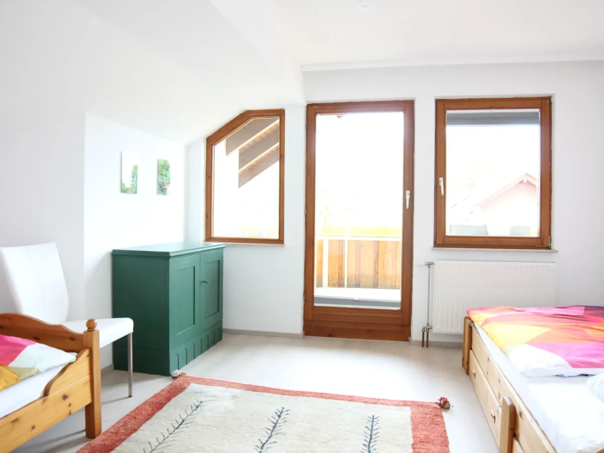 Zweites Schlafzimmer mit zwei Einzelbetten
